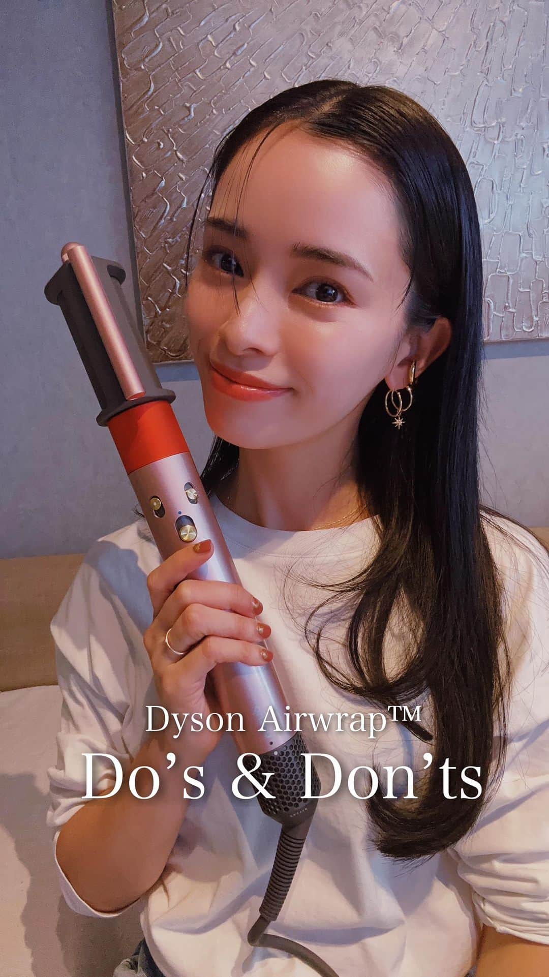 のインスタグラム：「@dysonhair_jp のエアラップに日本限定カラー さくらロゼが新登場。 これ爆カワ... 今の時代ヘアケアアイテムがこんなに おしゃれで洗練されていて可愛いんですね😫❤️ ダイソンファン歴もう10年くらいの私ですが、 エアラップはもちろん激推し。 最近念願の！！！お手頃価格バージョンのものも出たの！！！ これは嬉しすぎるニュースですよね☺️ 是非！この機会に試してみてくださいね❤️ #ダイソンエアラップ #ダイソンビューティー #PR」