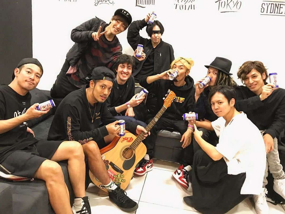 SHiNNOSUKEのインスタグラム：「明日はいよいよROOKiEZ活動再開🔥  SPYAIRもボーカル決定おめでとう👏  一人一人どんな形だろうと、その先の道で、また地球の裏側まで一緒にLIVEしに行ける日があるかもね！  BIG UP！！  #rookiezispunkd #stuw #sinobrown #活動再開 #spyair #rockband #animesong #brazil #🇧🇷」