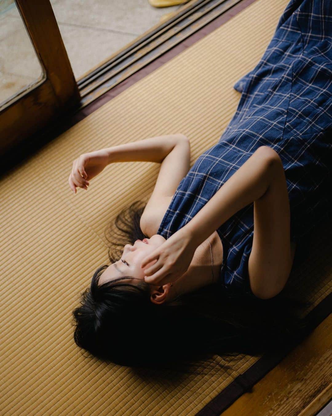 比嘉奈菜子のインスタグラム：「・  何事も深く考えない！！！！！！！ 考えすぎない！！！！！！！ ボーーーーっとしろわたし！！！！！ ボーーっとしてるから考えてしまうのか？！！！？！ん？？？？？？！！ え？？？？？？？？ あーーーーーーーー！！！！！！ 何も考えたくない！！！！！！！！！  とりあえず早くコナン見たい！！！！！！！！！！！！！！！ ネタバレダメ！絶対！！！  早く夏来い！！！！！！！！！！！！  よし！！今思ったこと全部そのまま書いた！！！！！！！  いぇーーーーーーーーーーーーい  photo by @bar_tani  #過去pic」