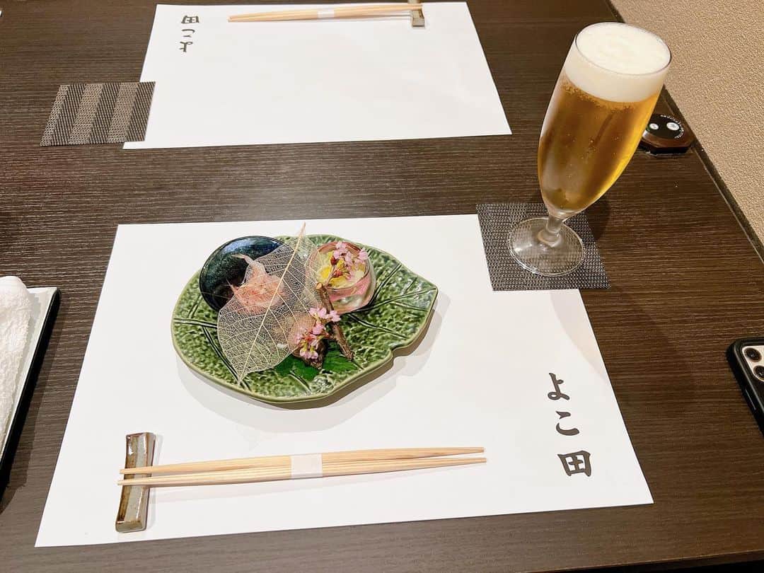 桜花由美さんのインスタグラム写真 - (桜花由美Instagram)「先日美味しいお寿司屋さんに連れてって頂きました。  新宿にある よこ田  ミシュラン獲得したお店ですって！ めちゃくちゃ美味しかったー！  日本酒がシャンパングラスで出て来た！ めちゃくちゃオシャレな飲み方でした。  何もかも美味しくてほっぺが落ちそうになりました♪  wave大会の追加情報です↓  ▼wave追加大会／チケットは4・16千葉大会で先行発売！ ◎6・17（土）開場17:30／ 開始18:00＠POST DI AMISTAD（ディアナ道場） 「Detras de Lazona vol.10」 ▼チケット料金 ■全席指定＝6,000円 ※当日アップなし  ◎6・24(土)17：30開場／18：00開始＠千葉・２AWスクエア ≪千葉県千葉市中央区都町3-4-17≫ 『CHIBA　WAVE　Vol.8』 ▼前売りチケット料金 ■SRS席＝7,700円 ■RS席＝5,500円 ※当日各550円アップ。  ◎6・25(日) 12：00開場／12：30開始＠新木場1stRING 『Sunday wave vol.41』 ▼前売りチケット料金 ■SRS席=7,700円 ■RS席＝5,500円 ※当日各550円アップ  ※6・17アミスタ大会、6・24千葉大会、6・25新木場大会のチケットは4・16千葉大会 で先行発売。事務所取り扱いは4.23から。FC会員は先行発売より先に予約可能。  ◆お問い合わせ 株式会社ZABUN プロレスリングWAVE TEL＝03-6300-5226 メール＝info@pro-w-wave.com  #wavepro ‪#プロレスラー ‬ ‪#女子プロレス‬ ‪#prowrestling‬ ‪#プロレスリングwave‬ #桜花由美 #波ヲタ #愛犬 #愛犬との暮らし  #犬  #犬のいる暮らし  #犬なしでは生きていけません会  #犬バカ #トイプードル  #トイプードルカフェオレ  #youtube  #youtubechannel #正危軍  #歌舞伎町女子プロレスバーちゃんす  #歌舞伎町ちゃんす #カンフェティ #ボスマミ #メンタルケア心理士  #メンタルケア心理専門士 #メンタルケアカウンセラー  #オンラインカウンセリング #妊活」4月14日 18時30分 - ohkayumi