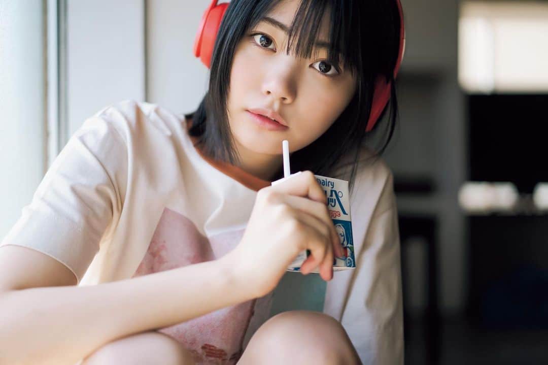 週刊少年マガジンのインスタグラム：「2023年4月12日（水）発売の「#週刊少年マガジン 」19号に、#中西アルノ さんが再登場！  #乃木坂46 ・ 5期生オーディションで「週刊少年マガジン賞」を受賞した中西アルノさん。  彼女がまとう彼女だけの空気感を感じてください！  来週は同じく、乃木坂46・5期生の菅原咲月さん登場！ 2号連続で5期生特集！✨  ---  撮影 / HIROKAZU スタイリング / 川上舞乃 ヘアメイク / スミホシナ デザイン / 坂上和也（banjo）」