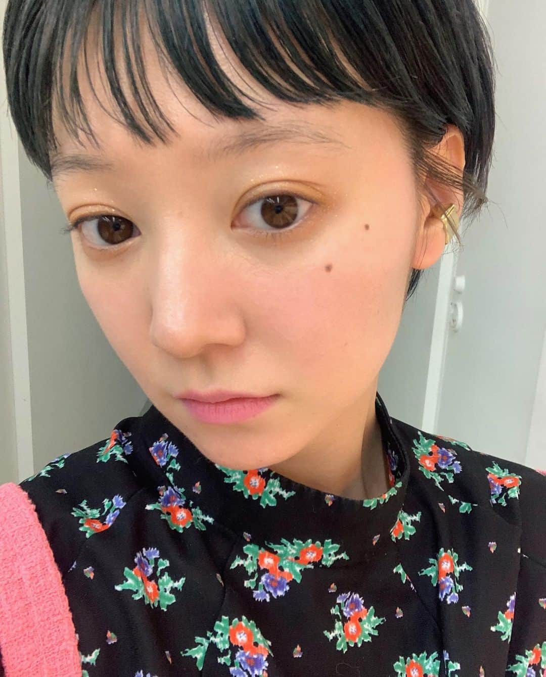 新美歩さんのインスタグラム写真 - (新美歩Instagram)「today's makeup   DIDION glitter 03を上下瞼に eyeliner 01をリップに引いて、チークにしたら可愛かった🥺💖  jurk tokyo pop up storeは4.30(日)までです👌🏻✨」4月14日 18時41分 - ayumi_niimi