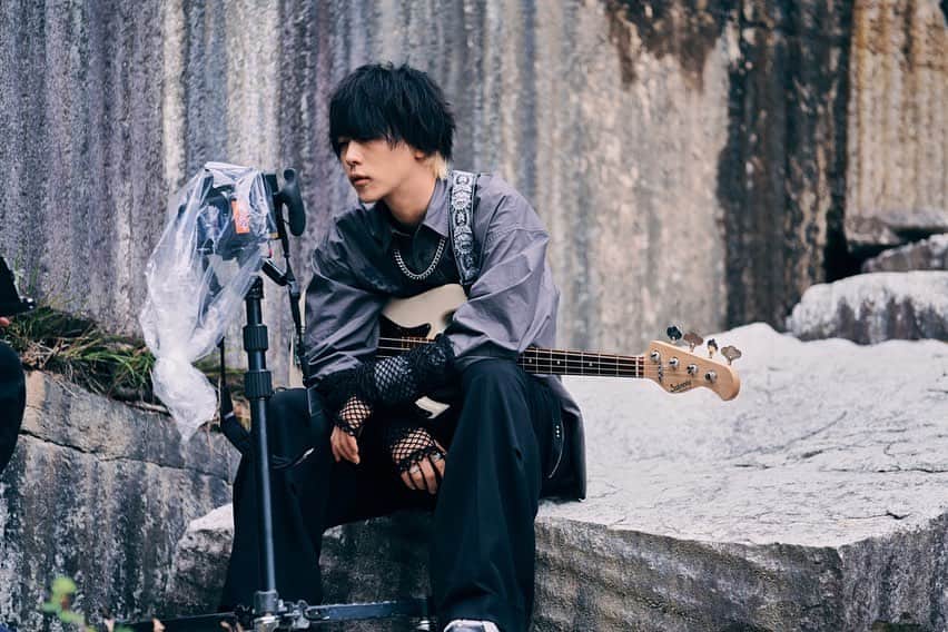 圭吾のインスタグラム：「CantabileのMV公開しました🤘 信人さんオマージュ🤘笑」