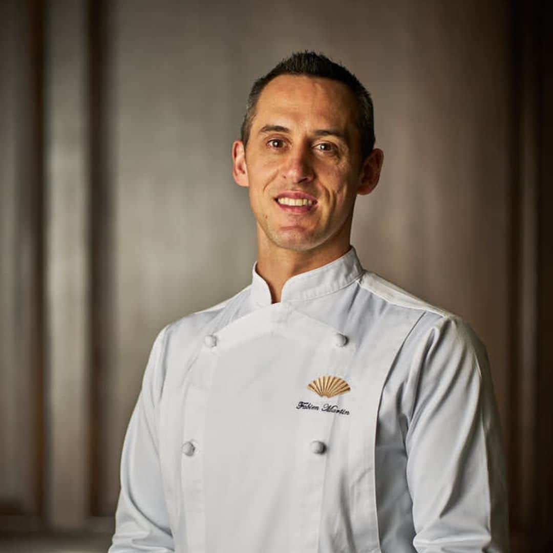 Mandarin Oriental, Tokyoさんのインスタグラム写真 - (Mandarin Oriental, TokyoInstagram)「We are thrilled to announce the appointment of Fabien Martin as the new Executive Pastry Chef at Mandarin Oriental, Tokyo.   Born in France, Fabien began his career at the world-renowned Pierre Hermé in 2003. He then trained at the five-star Hotel Plaza Athenee in Paris.　  In 2008 Fabien arrived in Japan and gained experience in the delicate Japanese taste. Fabien worked at prestigious hotels and restaurants as a pastry chef in Paris and Tokyo, as well as in Switzerland, Kyoto and Osaka, before being appointed as Executive Pastry Chef at Mandarin Oriental, Tokyo in March 2023.  With solid knowledge and a keen sensitivity, having honed his skills in France and Japan, he is a master of the pastry craft. Chef Fabien’s goal is to make his customers happy with every sweet creation. Come to Mandarin Oriental, Tokyo to experience this skilled chef’s delectable pastries.  マンダリン オリエンタル 東京のエグゼクティブ ペストリーシェフにファビアン・マルタンが就任したことをお知らせいたします。  フランス出身のファビアンは、2003年にパティシエとしてのキャリアを世界的に名の知れた「ピエール・エルメ」でスタートしその後、パリの5つ星ホテル「ホテル プラザ アテネ」で修行を積みました。2008年に初来日し、日本ならではの繊細なテイストを学び、その後はパリと東京にとどまらずスイス、京都、大阪の各地の有名なホテルやレストランでペストリーシェフを歴任しました。  フランスと日本において、パティシエとしての確固たる技術と感性を磨いてきましたファビアンがスイーツ作りに込める思いは、スイーツを手に取っていただいたお客さまを「幸せな気分にさせること」。そんなファビアンが紡ぎだすスイーツの数々を、マンダリン オリエンタル 東京で発見してください。  … Mandarin Oriental, Tokyo @mo_tokyo  #MandarinOrientalTokyo #MOtokyo #ImAfan #MandarinOriental #FansOfMO #Nihonbashi #tokyohotel #hotelstay #staycation #マンダリンオリエンタル東京 #東京ホテル #日本橋 #日本橋ホテル #ラグジュアリーホテル #ペストリーシェフ #pastrychef」4月14日 19時00分 - mo_tokyo