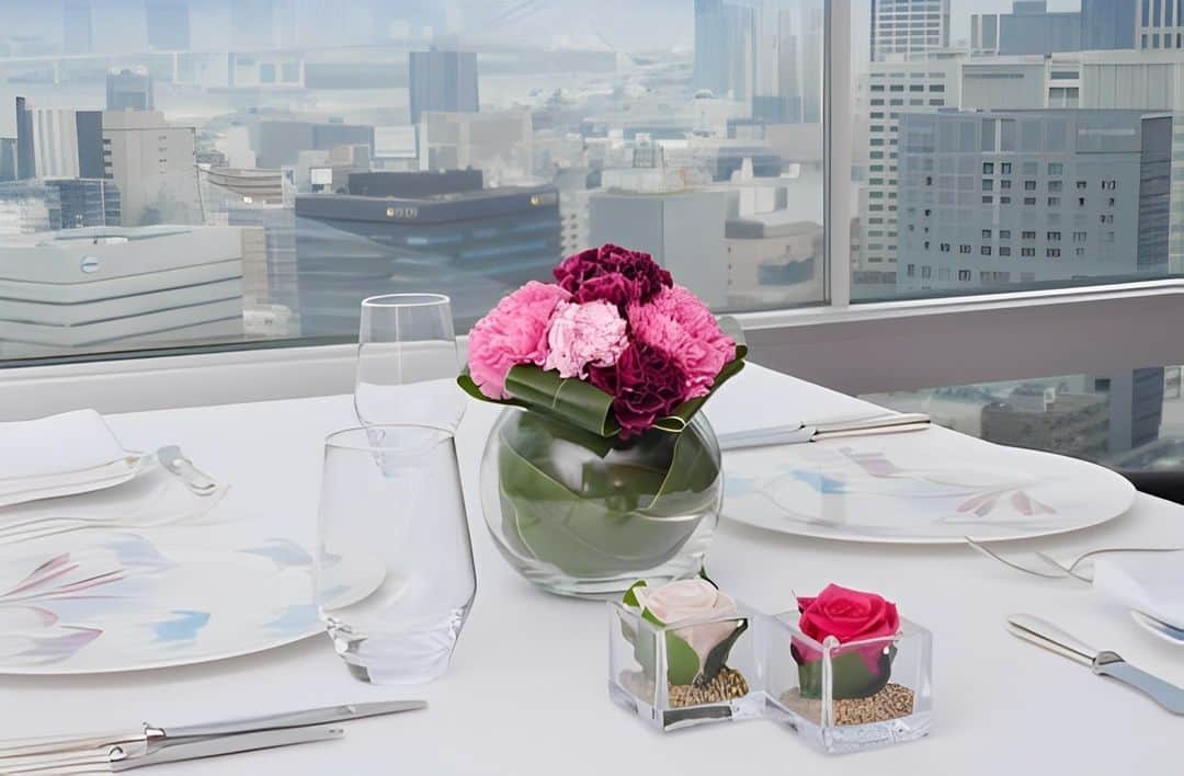 ザ・プリンス パークタワー東京さんのインスタグラム写真 - (ザ・プリンス パークタワー東京Instagram)「今年の母の日は、東京の景色を一望できる「レストラン ブリーズヴェール」で のお食事をプレゼントしてみるのはいかがでしょう。  ホテルシェフが腕によりをかけた料理の数々を堪能するコースの最後には、「感謝」の花言葉を持つピンクカーネーションをイメージしたスペシャルデザートをご用意。  日ごろの「ありがとう」の気持ちとともに、素敵なひとときを。  詳しくはWebサイトへ  This Mother’s Day, celebrate a most special occasion in style with an elaborate dinner at BRISE VERTE Restaurant.  Delight in an exquisite evening course overlooking the glittering Tokyo cityscape, featuring a variety of specially prepared dishes and culminating in a stunningly vibrant dessert inspired by pink carnations, which historically symbolise love and gratitude ❤  Say a proper “thank you” to the most precious person in your life with the gift of a magical mealtime at The Prince Park Tower Tokyo ✨  For further details, please visit the website.  Share your own images with us by tagging @princeparktowertokyo —————————————————————  #レストランブリーズヴェール #母の日 #母の日ギフト #母の日プレゼント #ホテルランチ #ホテルディナー #カーネーション #mothersday #gift #theprinceparktowertokyo #tokyotower #tokyo #japan #ThePreferredLife #ザプリンスパークタワー東京 #プリンスホテル #東京タワー」4月14日 19時00分 - princeparktowertokyo