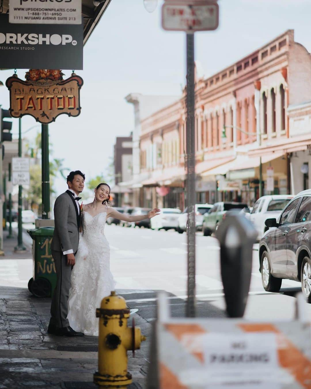 ハワイ挙式のCheersWedding チアーズウェディングのインスタグラム：「. Down Town  ************************* 【ハワイ挙式相談会のご案内】 ◎オンライン相談会開催中◎  チアーズウェディングでは、 ご自宅から簡単に参加できる Zoom、LINE、Skypeでの オンライン相談会を実施しております。 . ハワイ挙式をご検討されたばかりの方も、 しっかり準備を進められている方も 是非お気軽にご参加ください☺︎  【ご予約】  HPより、ご希望日時をご予約ください❣️  *********************** 【HP】 https://www.cheerswedding.jp  ☎︎0120-128-828 平日11:00〜19:00／土日祝10:00〜19:00 (水・木曜定休日)  ***********************  ◆ウェディングパーク海外 チアーズウェディングで検索！ https://foreign.weddingpark.net/agentlist/100063/  #cheerswedding  #hawaiiwedding  #チアーズウェディング #ハワイウェディング  #ハワイウェディングプロデュース  #海外ウェディング #リゾートウェディング #ガーデンウェディング  #海外挙式 #ハワイ挙式  #ハワイ婚 #結婚式  #プレ花嫁 #ブライダル #オリジナルウェディング #ウェディングレポート #海外挙式準備  #ハワイ旅行 #ハワイウェディングレポ  #ハワイウェディングフォト  #ハワイフォトウェディング  #ハワイ結婚式  #ハワイ結婚式準備  #ハワイ花嫁  #結婚式写真  #ハワイ教会ウェディング  #ハワイオーダーメイドウェディング」