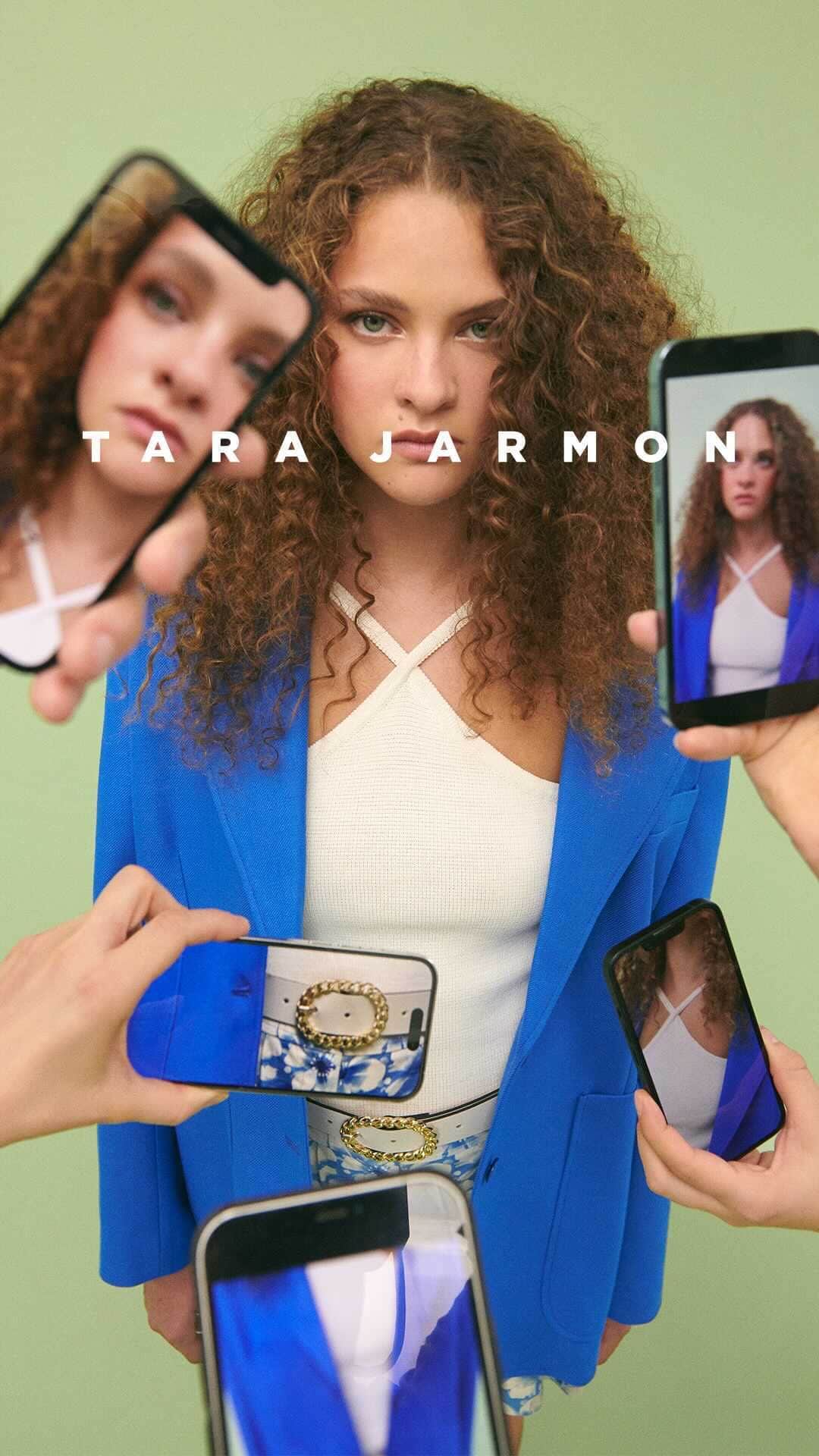 タラジャーモンのインスタグラム：「Let me take a selfie   #tarajarmon #fashion #pe23 #newin」