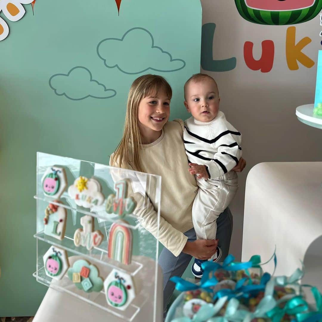 のインスタグラム：「.. Happy Birthday Luka .. Volimo te ❤️ 😘 🎂 1️⃣」