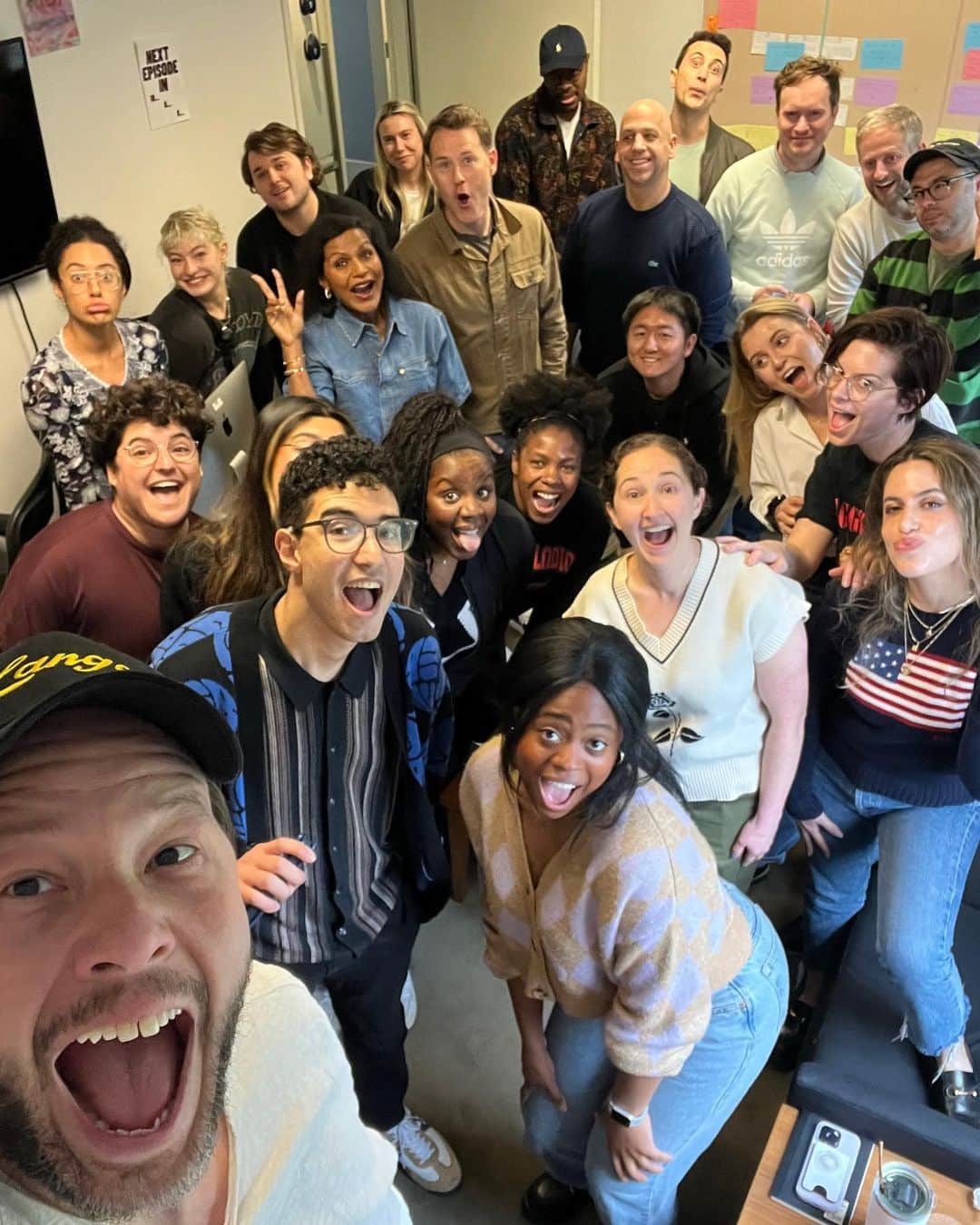ミンディ・カリングのインスタグラム：「College Girls x Untitled Basketball Show donut collab on the @warnerbrostv lot! Highlights: @mcwarburton meeting @joemande, @asekar95 and I wearing patchy jeans, and @ikebarinholtz asking for a goofy “Soy Boy” pose in our group pic! Enjoy!」