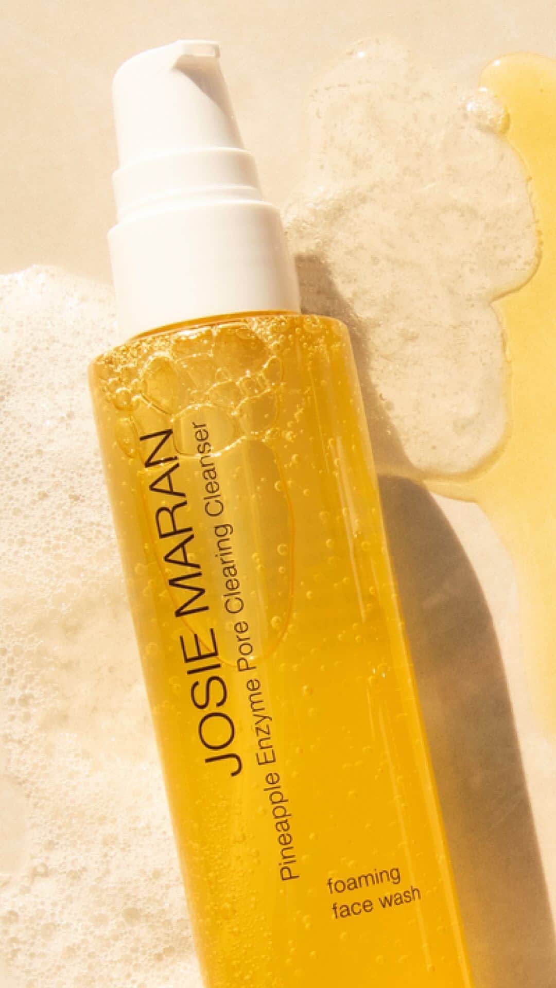 ジョジー・マランのインスタグラム：「🔊🔊 By milkshake we mean our Pineapple Cleanser. By boys we mean your glowy complexion. ✨🍍. La-la-la-la-la, your skin is waiting.」