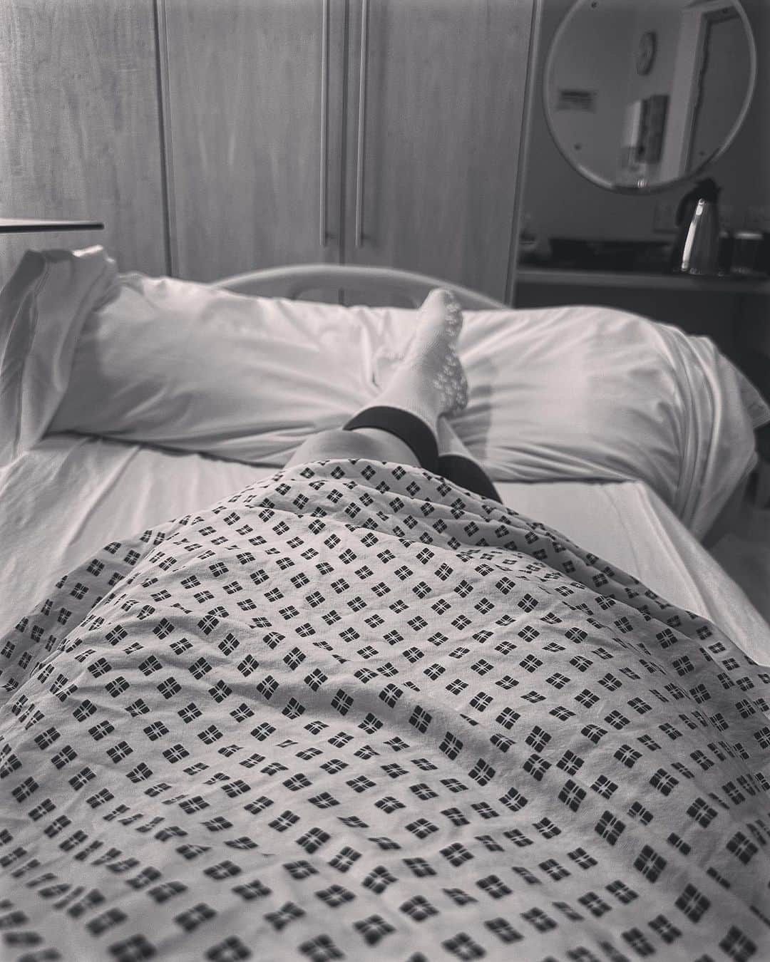 ジョージア・コウソウロウのインスタグラム：「Our 12 week scan to be told our baby had not survived & I needed an op… 💔   12 weeks of feeling every emotion , hoping & praying but in the end , nothing else we could of done .💔  We don’t really have the words to say right now except we are lucky to have amazing family & friends around us .. & most importantly we are blessed to have our beautiful brody who we couldn’t of got through this without him.    We will have the words soon but right now we are taking time for us as a family 🤍🕊️」