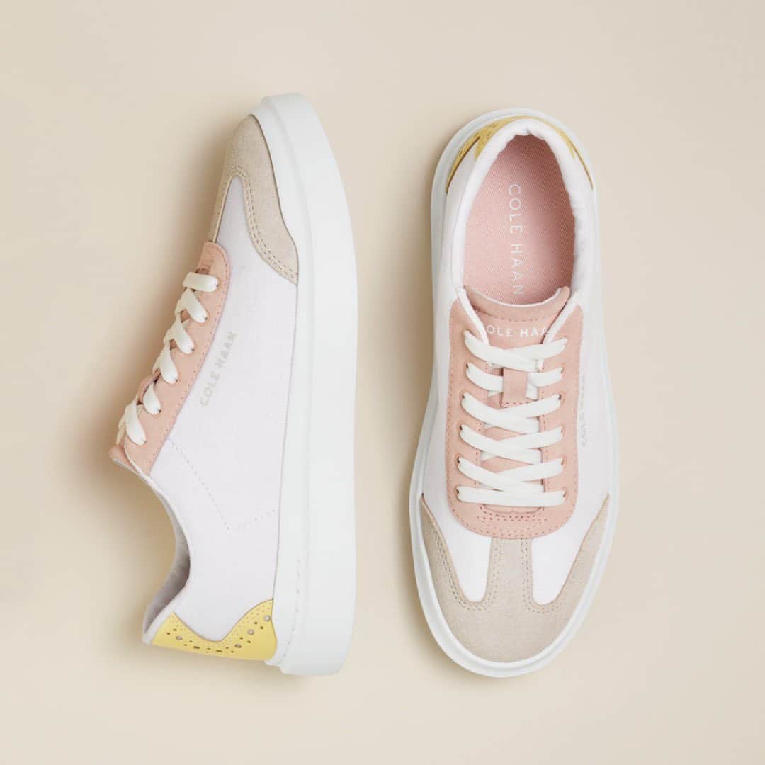Cole Haanさんのインスタグラム写真 - (Cole HaanInstagram)「It’s all in the details—luxe leather accents and classic t-toe styling. Step up your casual sneaker game with GrandPrø Rally T-Toe. Tap to shop.」4月15日 4時55分 - colehaan