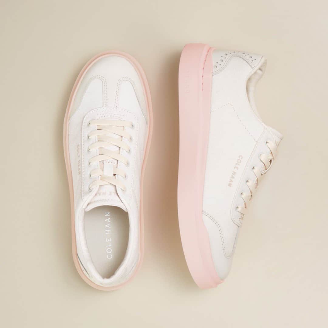 Cole Haanさんのインスタグラム写真 - (Cole HaanInstagram)「It’s all in the details—luxe leather accents and classic t-toe styling. Step up your casual sneaker game with GrandPrø Rally T-Toe. Tap to shop.」4月15日 4時55分 - colehaan