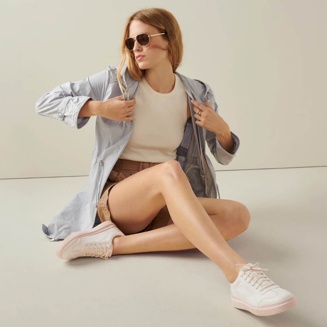 Cole Haanのインスタグラム：「It’s all in the details—luxe leather accents and classic t-toe styling. Step up your casual sneaker game with GrandPrø Rally T-Toe. Tap to shop.」