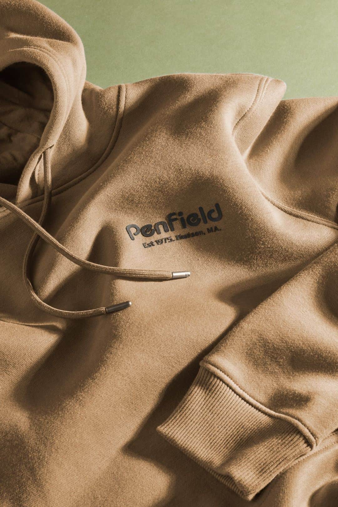 ペンフィールドのインスタグラム：「Earth tones in evergreen hoodies.  #Penfield #ForLifeInTheOpen」