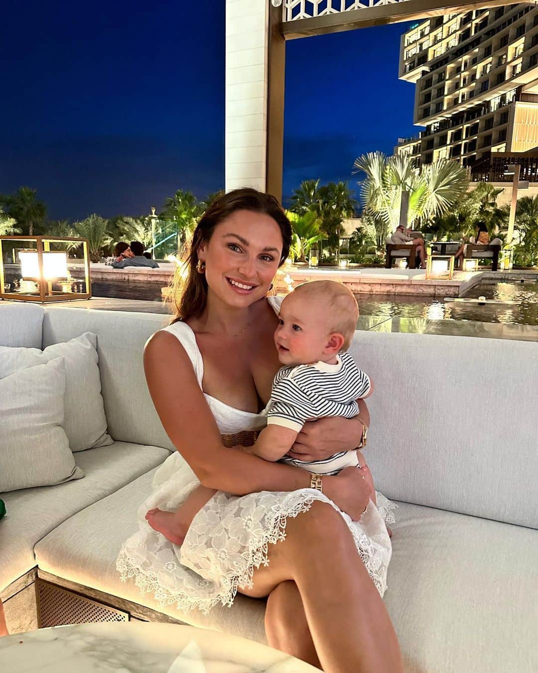 サム・フェアーズのインスタグラム：「Mummy’s boy 🫶 I love you Edward. My baby is 1 next month 🥹 x」