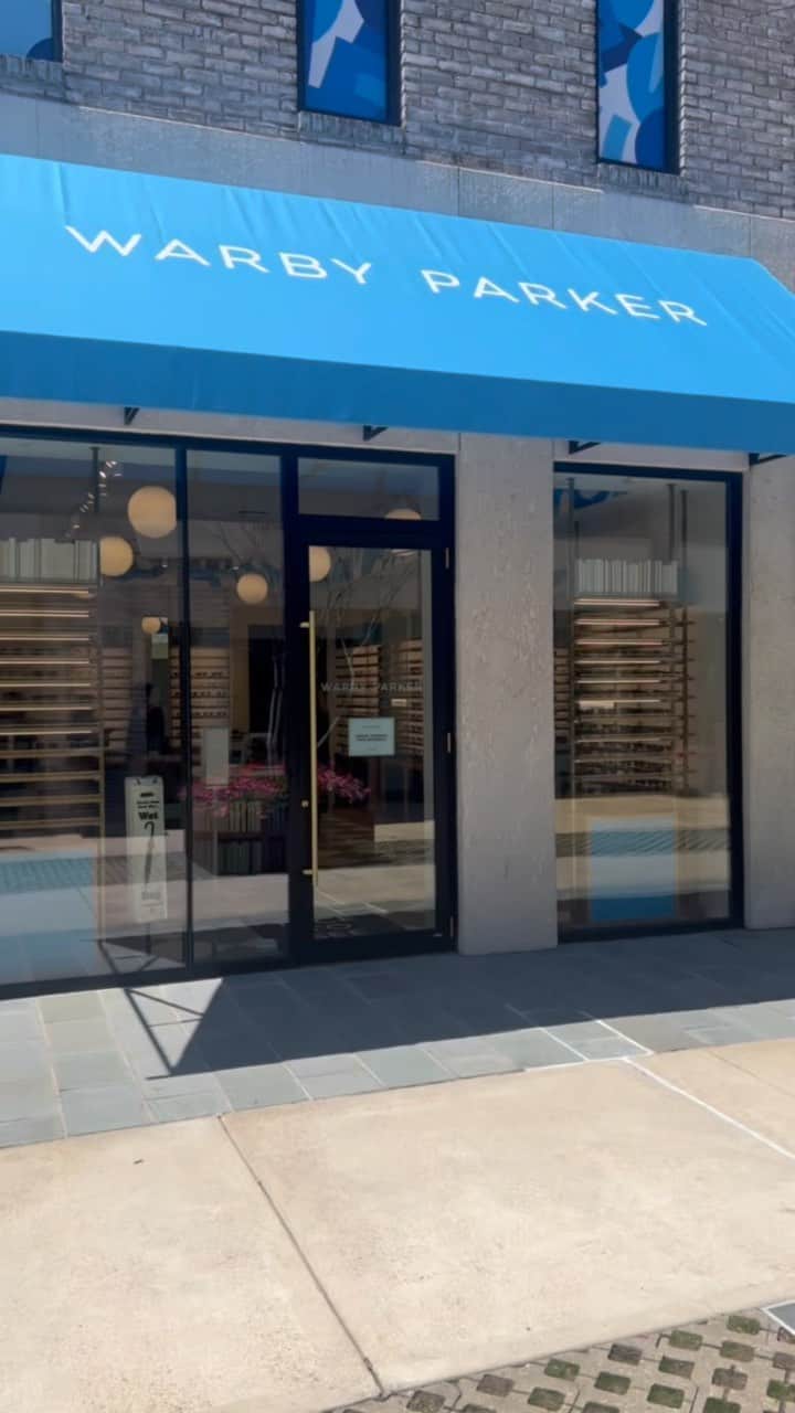 Warby Parkerのインスタグラム：「Take a peek at our very first Mississippi store opening at Highland Village in Jackson! Come check out our new digs this weekend with a guest appearance from @districtdonuts 🍩」