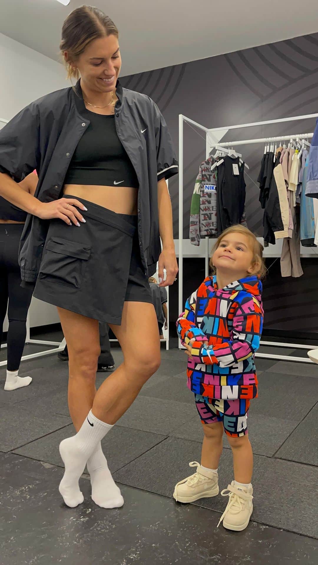 アレックス・モーガンのインスタグラム：「Nike fit check with the girls😍」