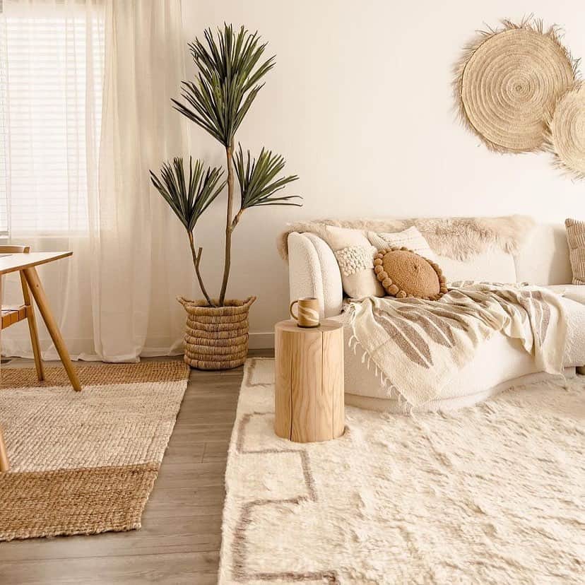 MT DOMAINEのインスタグラム：「Neutral and cozy.   (Via @rachelkathleenhome) #MyDomaine」