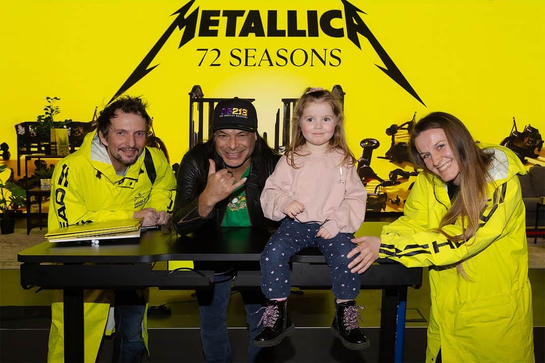 メタリカのインスタグラム：「Thanks to everyone who stopped by to see @robtrujillo on his whirlwind tour of Berlin yesterday! #72Seasons」