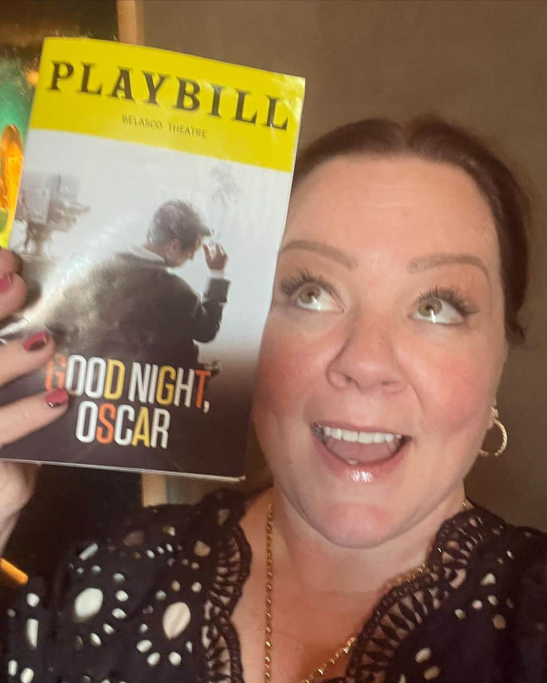 メリッサ・マッカーシーのインスタグラム：「@seanhayes you are MAGIC 🌟✨ I cannot stop talking to anyone and everyone about how incredible Good Night, Oscar is — currently figuring out how to come weekly without seeming crazy?! 💕🎉🌟 Congrats!」