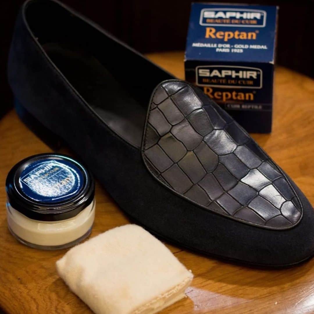 のインスタグラム：「Keep your exotic leathers like alligator, crocodile or lizard in great shape with out Reptan Cream.  #shinewithsaphir」
