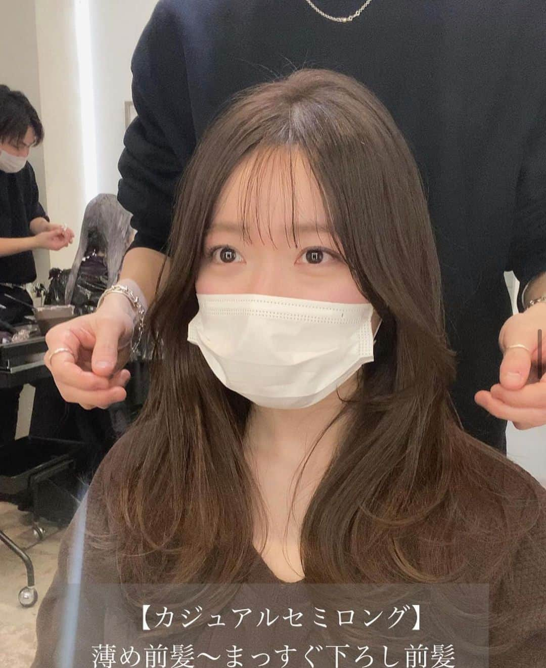 小西涼さんのインスタグラム写真 - (小西涼Instagram)「前髪〜顔周り、ヘアカラーまとめ8選✨ ． 最近前髪の動画をアップしていました✂︎ リールだと、スクショしたりと大変だと思うので画像をまとめてみました！  保存してカウンセリングなどの参考にしてくださいね！😊 ． 前髪を作る時のポイント✂︎ ●幅 ●薄さ ●長さ ●顔まわり ●生え癖、髪質 がポイントになります😊 ． カラーはくすみ色✂︎ ベージュ、カーキ、グレーを ベースにブレンドカラーを作っています✨ シークレットハイライトするとデザインの幅も広がるのでオススメです💁‍♂️ ． ． 何かあればコメントにてご質問下さい📝 ． ． #前髪#前髪カット#レイヤーカット  #ベージュカラー #グレージュ #スタイリング#ミディアムレイヤー#ハイライト #シークレットハイライト」4月14日 21時06分 - ryokonishi_ways