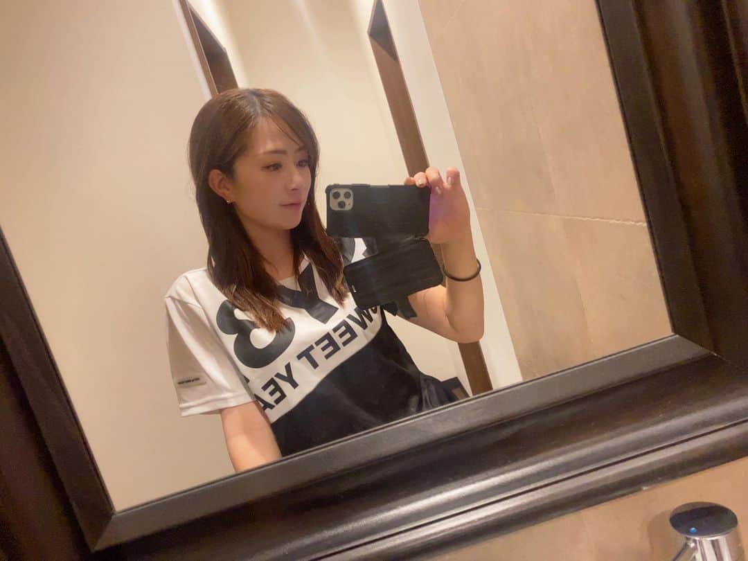 青木茉里奈のインスタグラム：「🏋️‍♀️トレーニングウエア✨ SY32 by SWEET YEARS  @sy32_official  @sy32_staff  @sy32_store_shibuya」