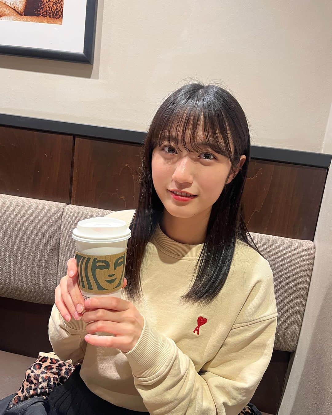 のインスタグラム：「. まだホットのみます  . スターダストプロモーション #崎本紗衣 #崎本紗衣崎本紗衣崎本紗衣」