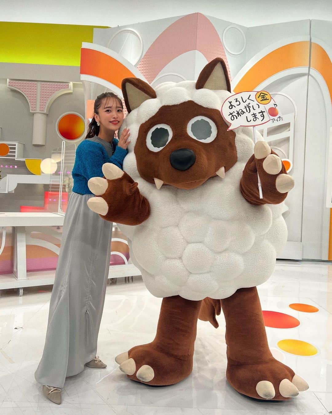 近藤千尋のインスタグラム：「今日から、メ〜テレ📺アップ！さんの 金曜日レギュラースタートでした💕🥰  みなさんとっても優しくて リラックスしてコメンテーター出来ました☺️✨  第二の地元名古屋で レギュラー嬉しいなぁ🥰❤️  ウルフィ、これからよろしくねっ💗💗  #メーテレ #近藤千尋衣装 #金曜日レギュラー #アップ  one-piece @un3d_official tops @lily_brown_official  shoes @randa_pic」