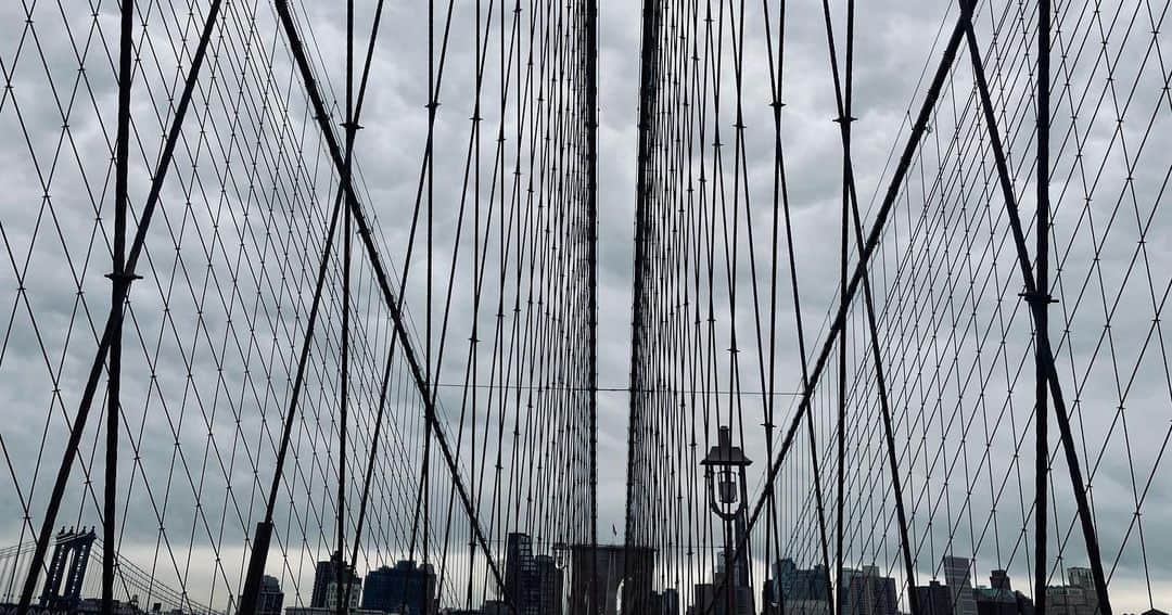 Stella Egittoさんのインスタグラム写真 - (Stella EgittoInstagram)「Stupore a Brooklyn bridge . . . . #niuiorcniuiorc  #🍎」4月14日 21時18分 - stellaegitto