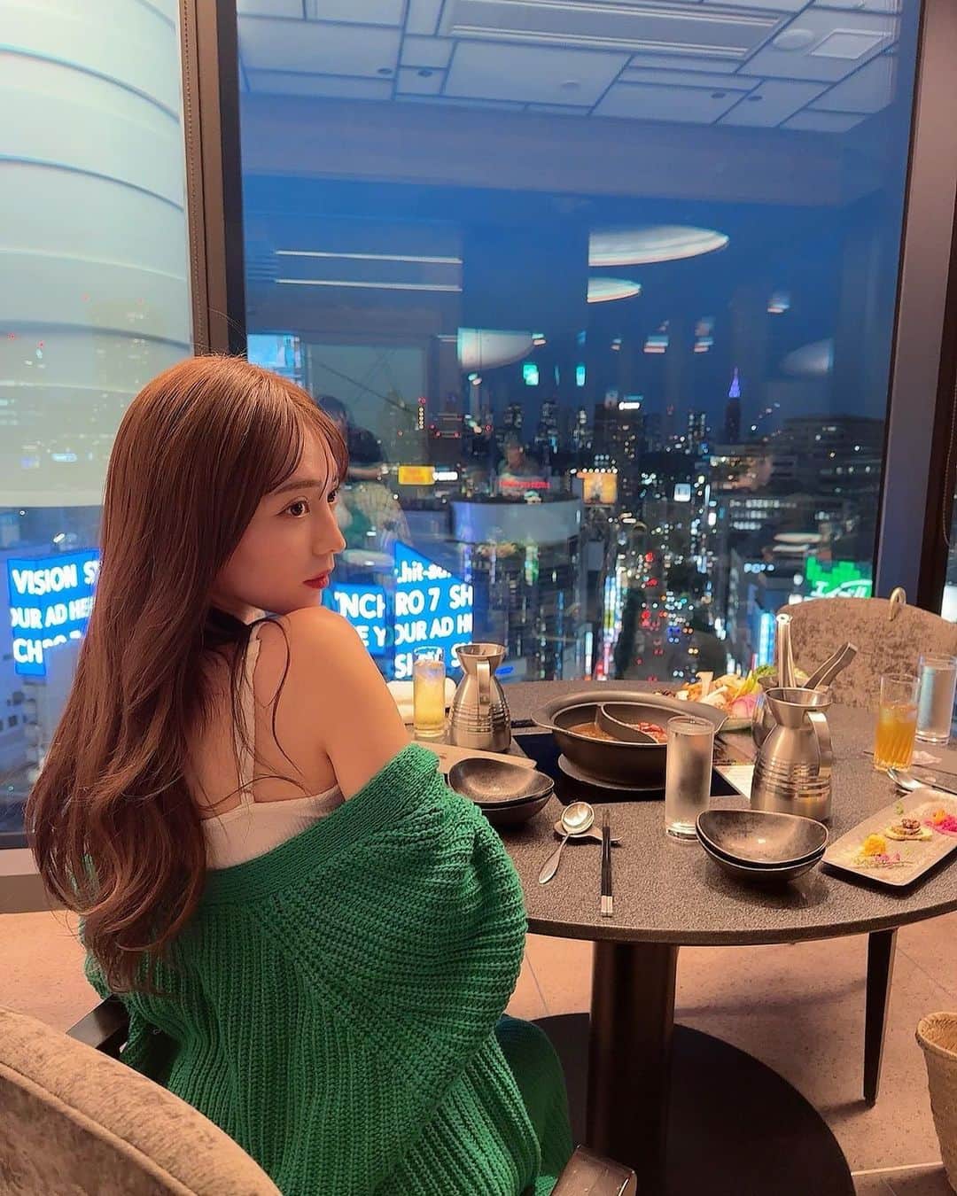 堀尾実咲のインスタグラム：「火鍋食べたよ🍲 だいすきなお友達との会👧👧 楽し過ぎてにっこにこ☺︎☺︎☺︎☺︎☺︎☺︎☺︎☺︎☺︎  ちえるちゃんと行ってきたよ🫶  #shibuya #shibuyascramble #coreanfashion #渋谷グルメ #渋谷ディナー #渋谷夜景 #夜景 #火鍋 #韓国ファッション」