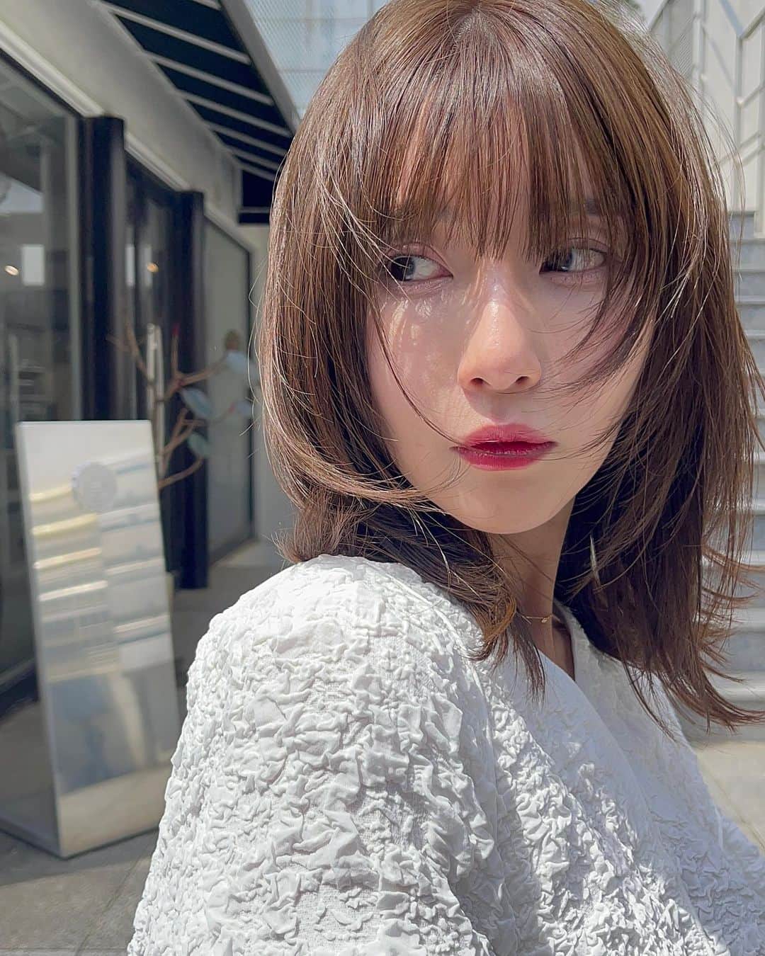 蒼川愛さんのインスタグラム写真 - (蒼川愛Instagram)「少し明るくしてもらった🫶🏻 今の髪型も髪色もお気に入りすぎる！ フォロワーさんからも褒められることが多くて嬉しい🫣 前髪切ったり伸ばしたりしながら、頑張ってロング目指す🤍  いつもありがとうございます👼🏻 @hoshishion ‪‪❤︎‬」4月14日 21時28分 - tougarashi_suki