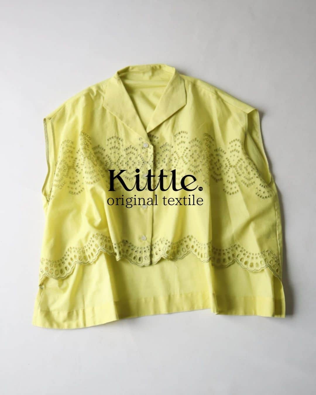 kittleのインスタグラム：「Kittle.original textile  春らしいイエローカラー。 オリジナル生地を前身頃に贅沢に使用しております。 明るい色を着ると、気持ちも明るくなりますね。 ⁡ ↓新作 itemもお得に買えるチャンスです♪ ●LINE友達追加しますと、オンラインストア限定のお得なクーポンもらえます♪ https://lin.ee/Cc44uMv ⁡ #kittle #kittleto ⁡ 【𝗈𝗇𝗅𝗂𝗇𝖾 𝗌𝗍𝗈𝗋𝖾】 𝗁𝗍𝗍𝗉𝗌://𝗄𝗂𝗍𝗍𝗅𝖾𝗍𝗈.𝖼𝗈𝗆 𝖭𝖾𝗐 𝖺𝗋𝗋𝗂𝗏𝖺𝗅𝗌 →𝖤𝗏𝖾𝗋𝗒 𝖥𝗋𝗂𝖽𝖺𝗒 𝖯𝖬𝟩」