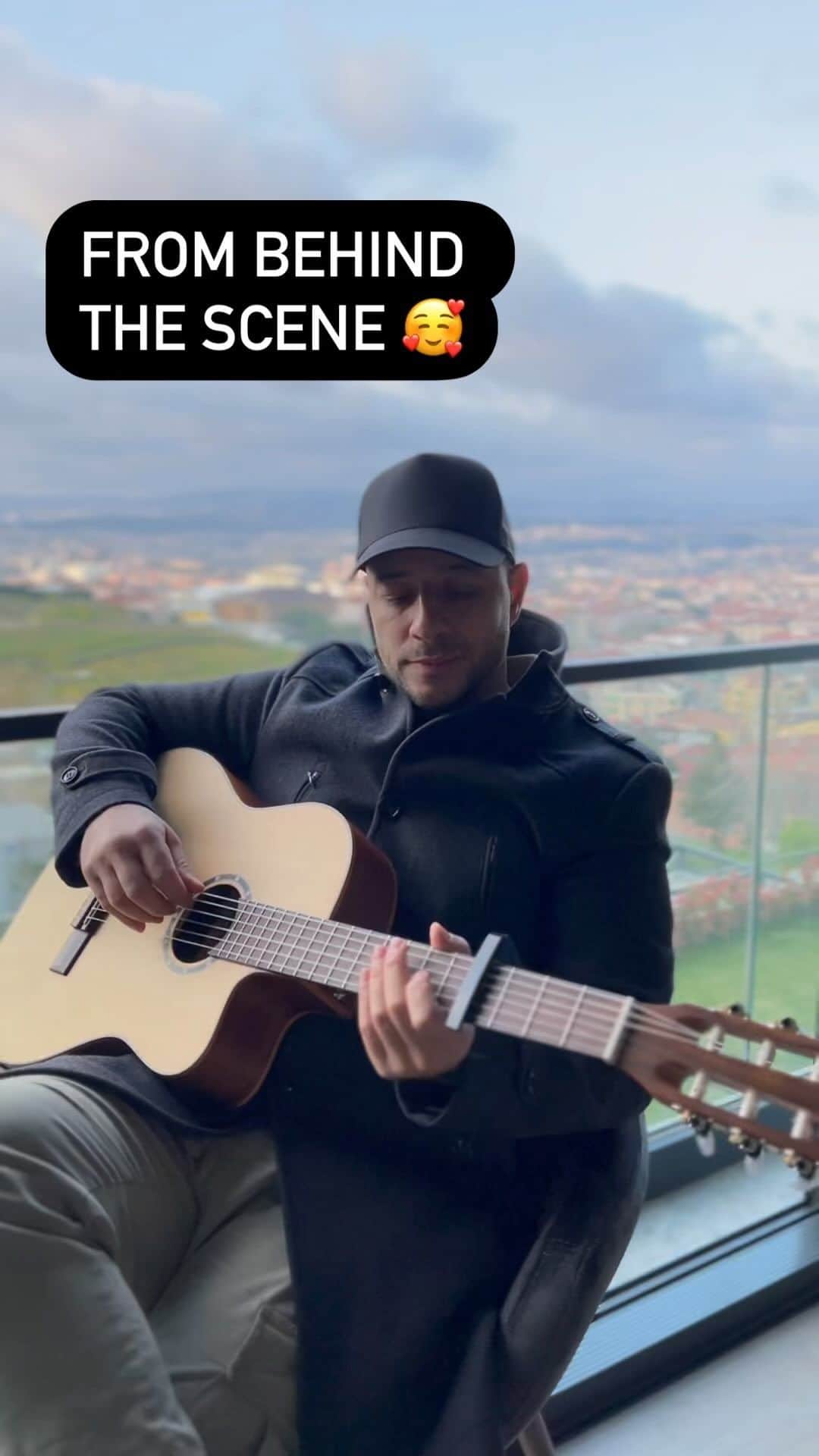 マヘル・ザインのインスタグラム：「From behind the scene of Ya Ilahi 🥰」
