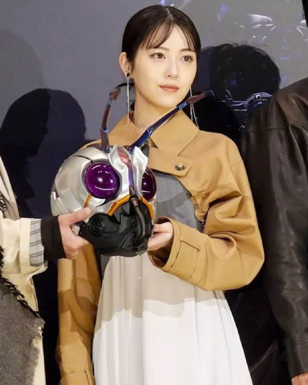 のインスタグラム：「今 週 も お つ み ー た ん 👩🏻 シ ン 仮 面 ラ イ ダ ー 見 に 行 か な き ゃ ！ ・ ・ ・ #浜辺美波 #はまみぃ #ベーやん #みーちゃん #みーたん #はまべみなみ #minamihamabe #浜辺美波可愛すぎ #浜辺美波好きな人と繋がりたい #シン仮面ライダー #l4l #f4f #tokyo #japan #instagramer #instagood #instalike #instapic @minami_hamabe.official」