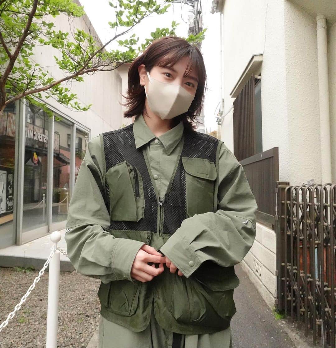 佐藤 渚のインスタグラム：「緑が好き🌱　  #コーデ　#古着コーデ  #コロンビア　 #パーマ女子」