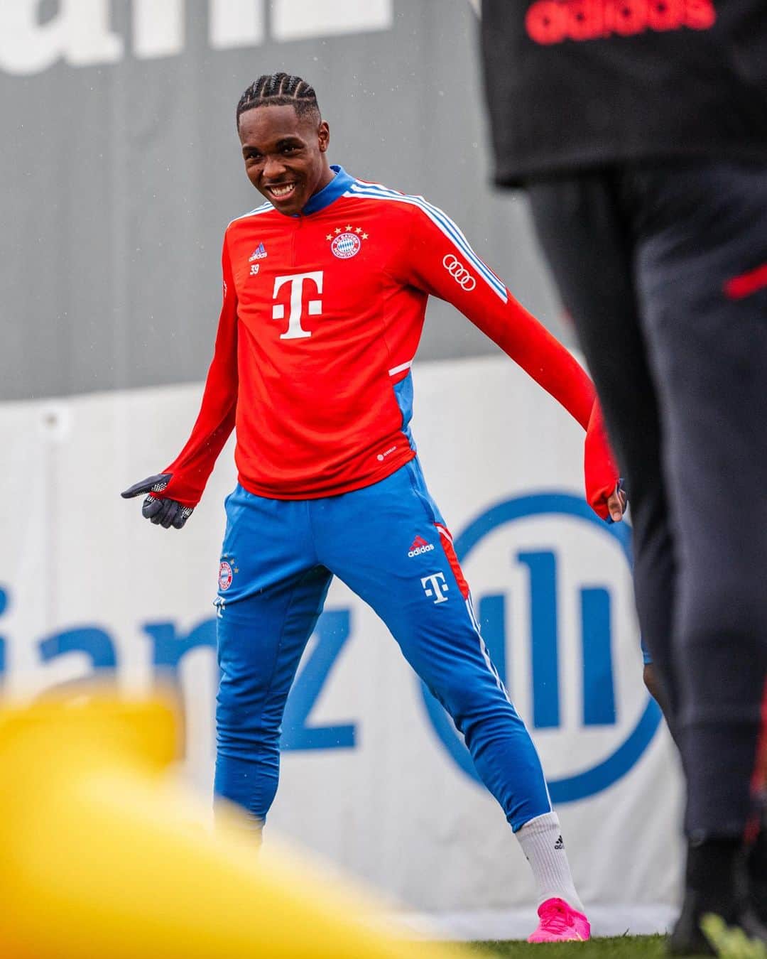 バイエルン・ミュンヘンさんのインスタグラム写真 - (バイエルン・ミュンヘンInstagram)「Getting ready for Hoffenheim 💪  #packmas #FCBTSG #FCBayern #MiaSanMia」4月14日 21時34分 - fcbayern