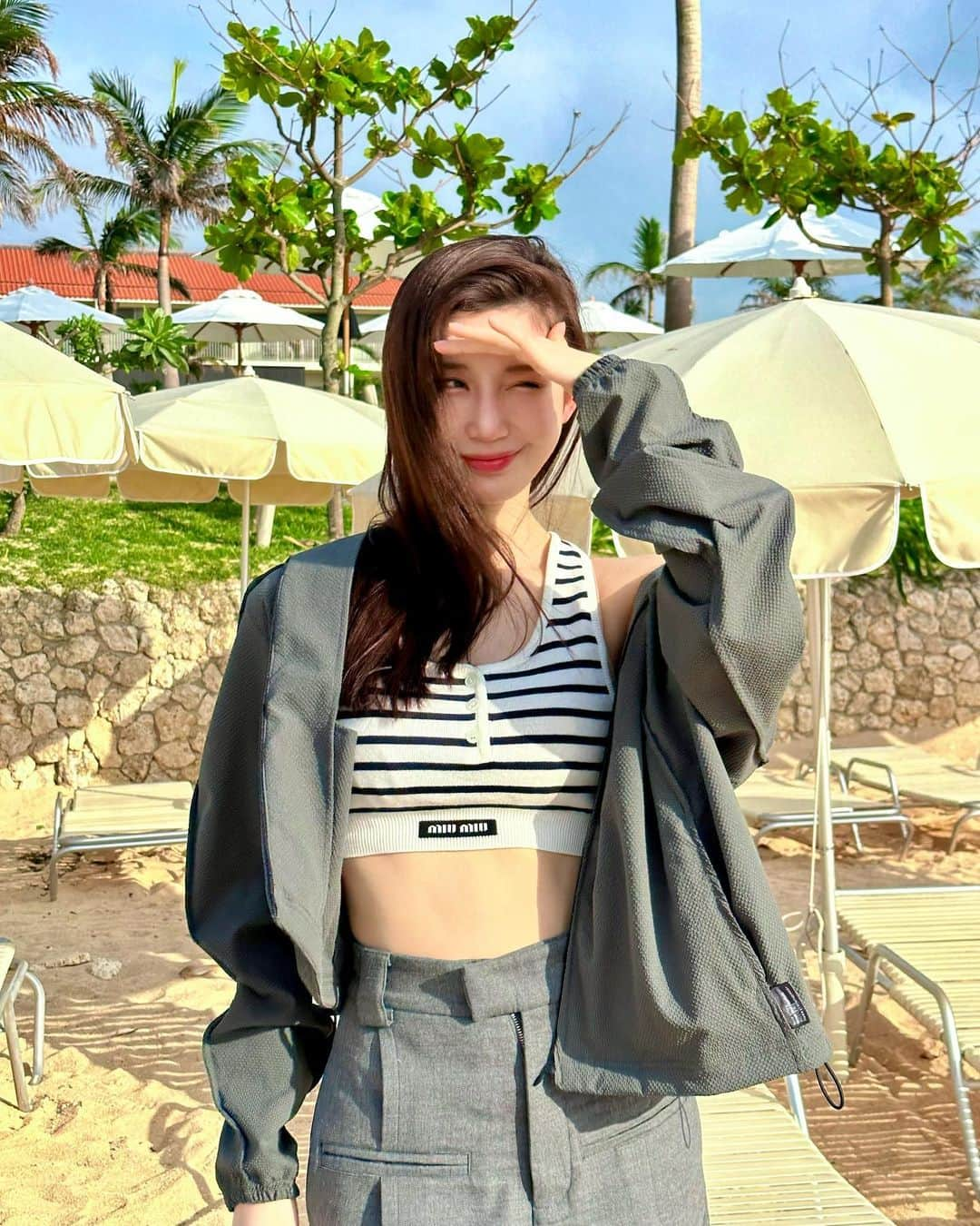 小倉優香のインスタグラム：「夏を迎えにきたよ🥰  3日間で日焼け止め一本使い終わったのに少し黒くなった気がするから帰ったら戻す😾🤜🏻  #小倉ゆうか #石垣島#またチャック空いてない？ #夏コーデ」