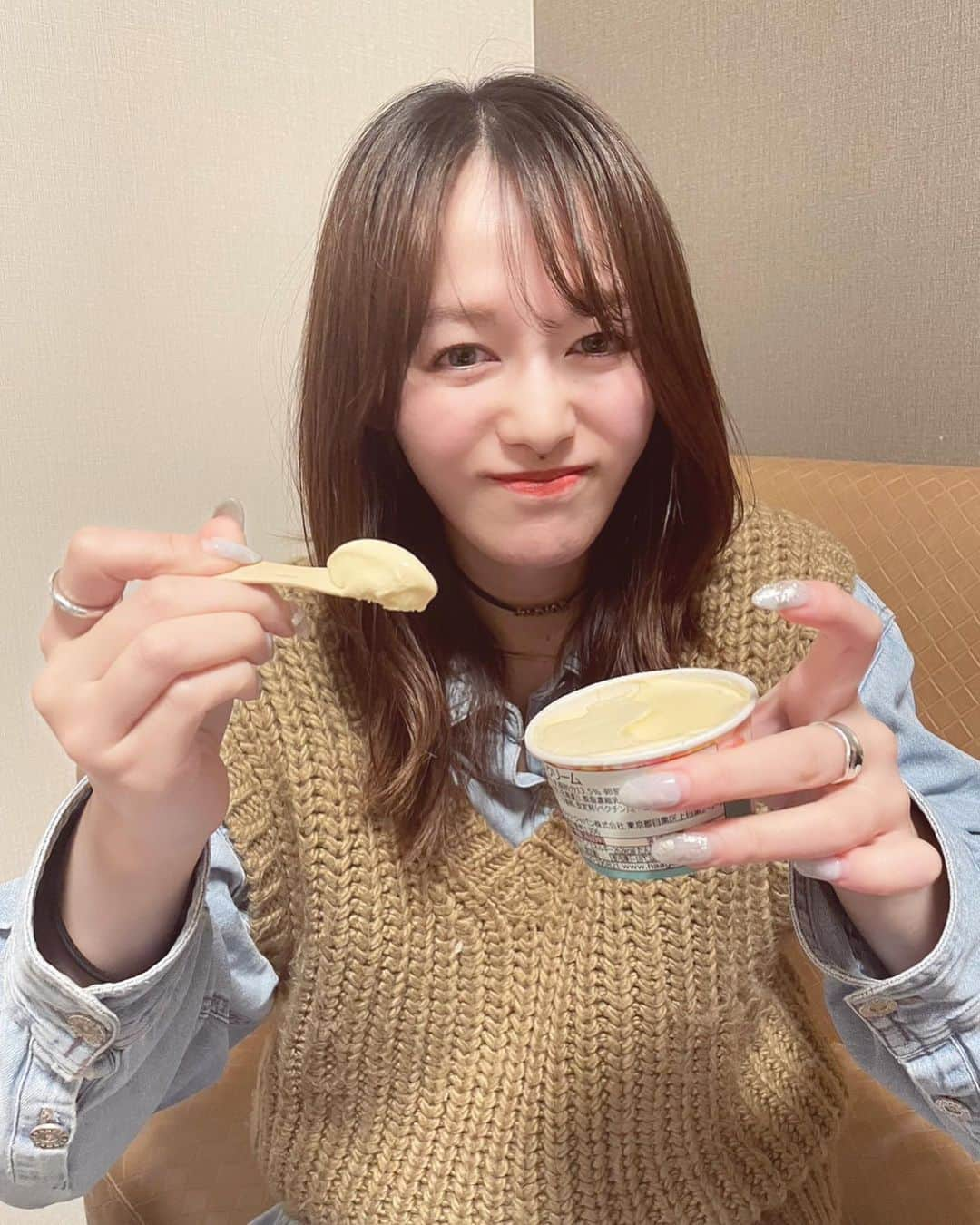 三浦菜々子さんのインスタグラム写真 - (三浦菜々子Instagram)「ハーゲンダッツのカスタードプリン！出会えた🍨  #白キャン #真っ白なキャンバス #アイドル #idol #三浦菜々子 #もぐもぐたいむ #ななのもぐもぐたいむ #ハーゲンダッツ期間限定 #ハーゲンダッツカスタードプディング」4月14日 21時45分 - miura_nanako