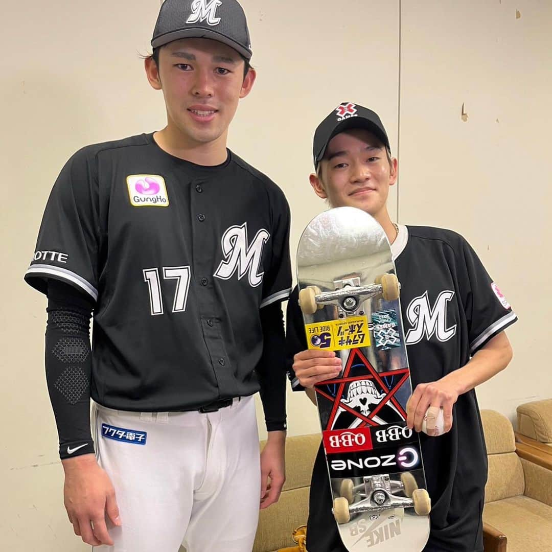 白井空良さんのインスタグラム写真 - (白井空良Instagram)「人生初めての始球式🛹 WBC でずっと見てた @rouki.sasaki 投手にも会えて幸せでした！ Thank you @chibalotte @xgamesjapan 🔥 #デッキ反対」4月14日 21時55分 - sora_shirai