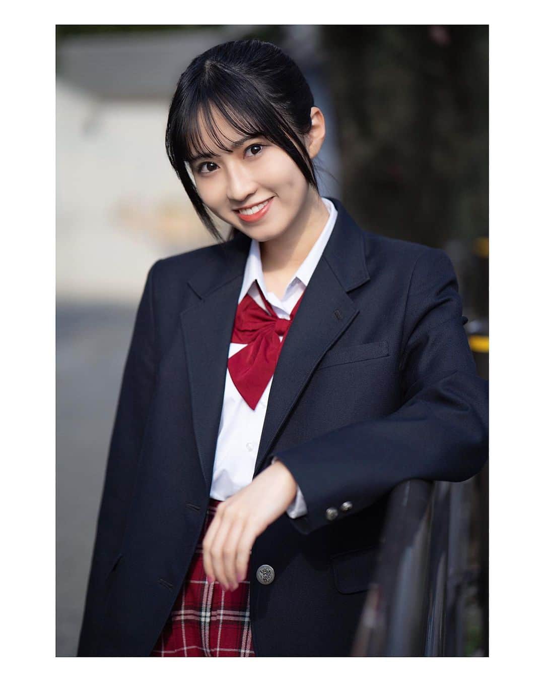 瀬戸ゆなのインスタグラム：「▫️ Twitterに載せた写真の笑顔バージョンです📸💓  どっちの方が好きですか〜？💭   #夢アドシトロン #撮影モデル  #cuugal  #ポニーテールアレンジ #制服コーデ  #高校生女子 #瀬戸ゆな」