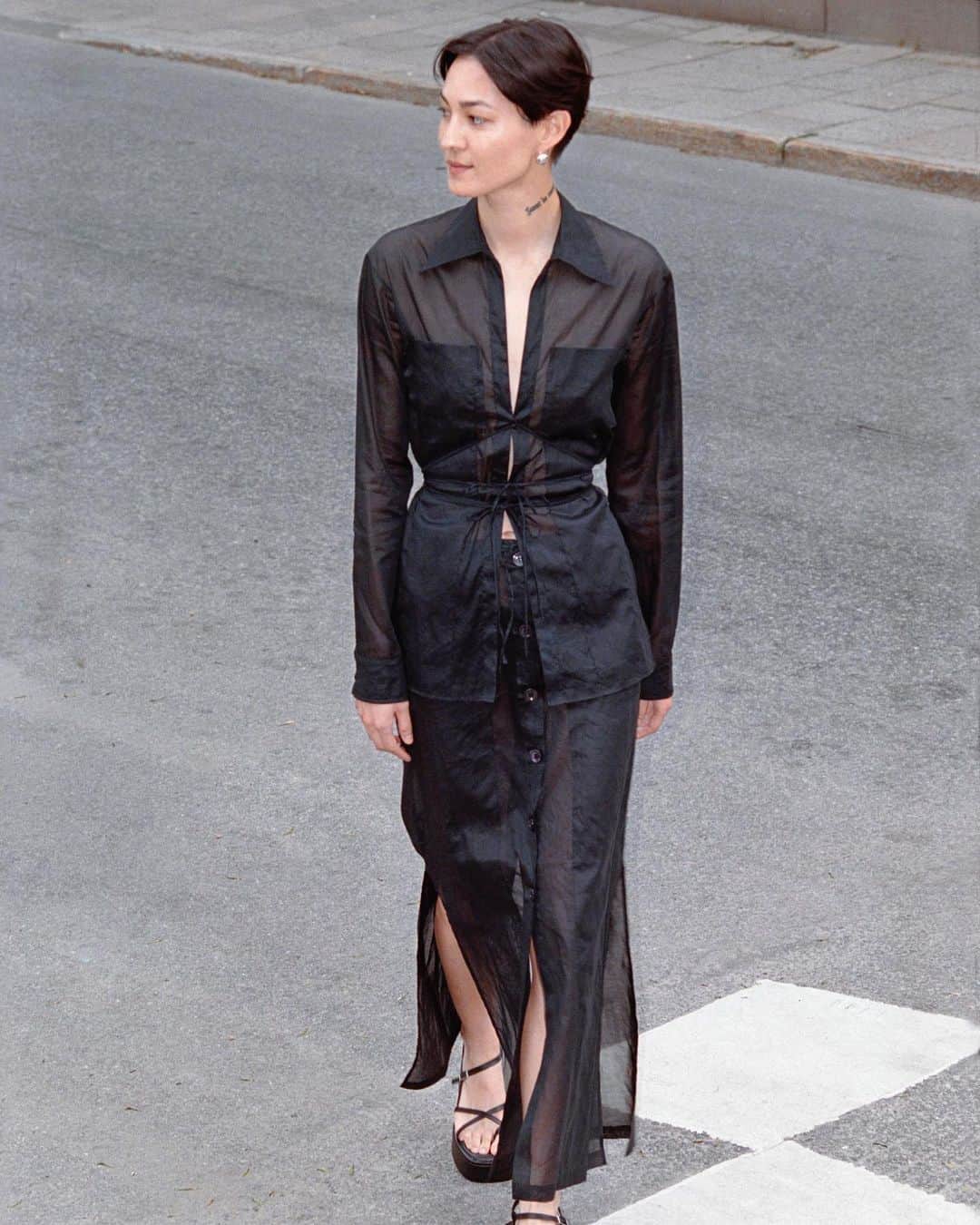 ホープのインスタグラム：「SS23 new arrivals   Explore Trance Shirt and Straw Skirt in black organza.  #ss23 #hopestockholm」