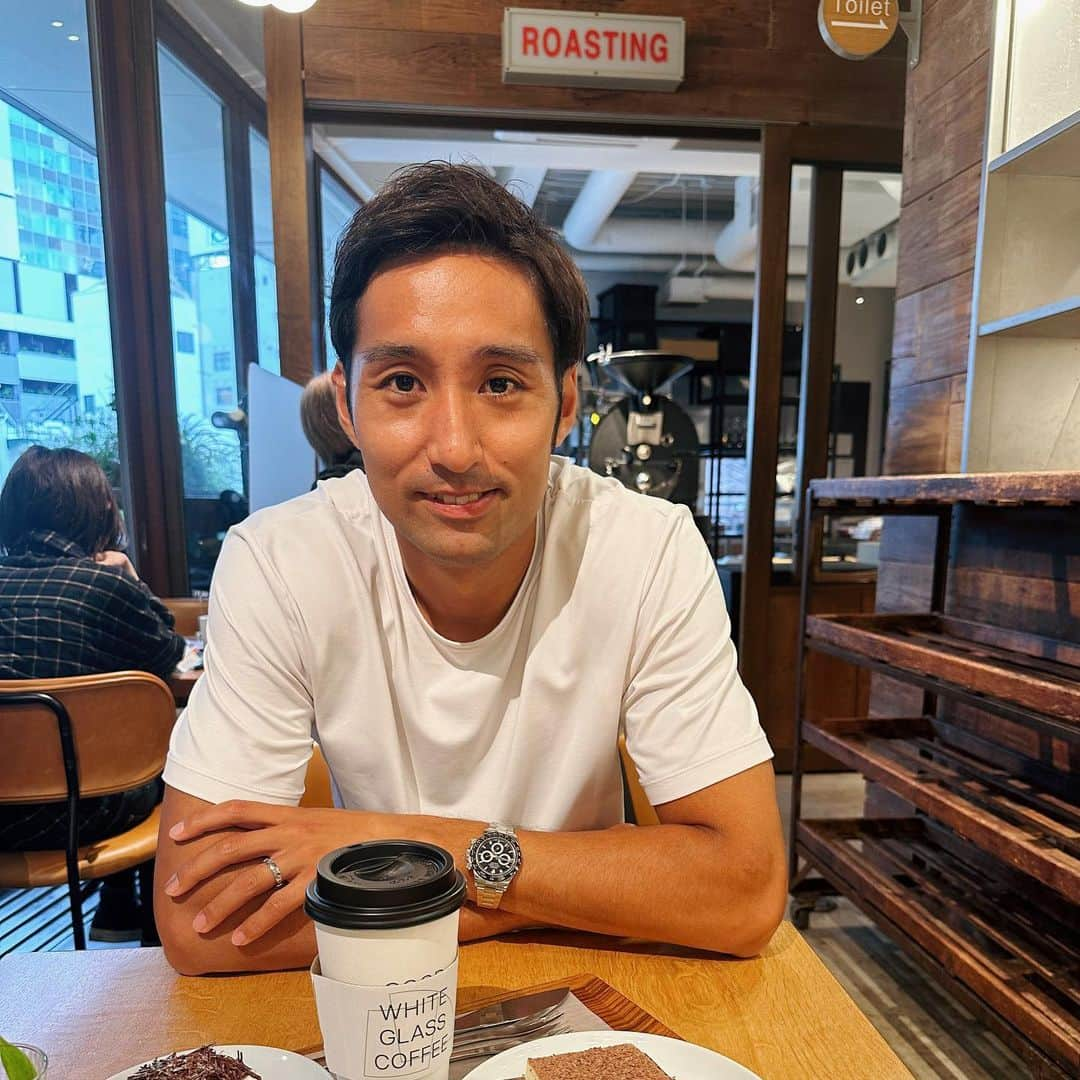 内山靖崇のインスタグラム：「久しぶりのまったりカフェタイム☕️ お洒落な店内で美味しいコーヒー頂き、リフレッシュタイムになりました♪ @whiteglasscoffee   #whitegrasscoffee  #ホワイトグラスコーヒー  #渋谷カフェ  #ハンドドリップ  #コーヒー  #おしゃれカフェ」