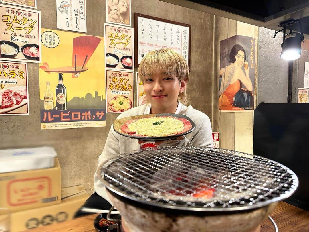 森重秀太のインスタグラム：「弟と肉🍖  弟とご飯行く時は毎回焼肉な気がする笑 弟も夢追う少年なのでいつも熱い話で盛り上がってます✌🏻️ いつか紹介しますー笑  #森重秀太 #artist #actor #musician #japan」