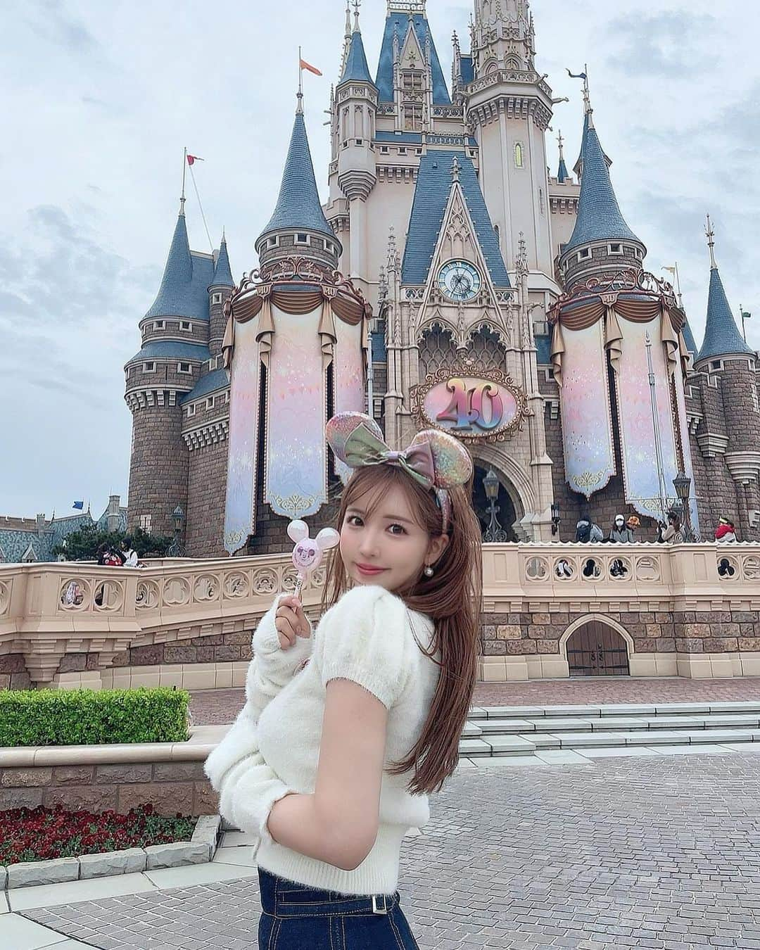 三上悠亜さんのインスタグラム写真 - (三上悠亜Instagram)「40周年🏰🌸  #東京ディズニーランド  #ディズニー40周年」4月14日 22時04分 - yua_mikami