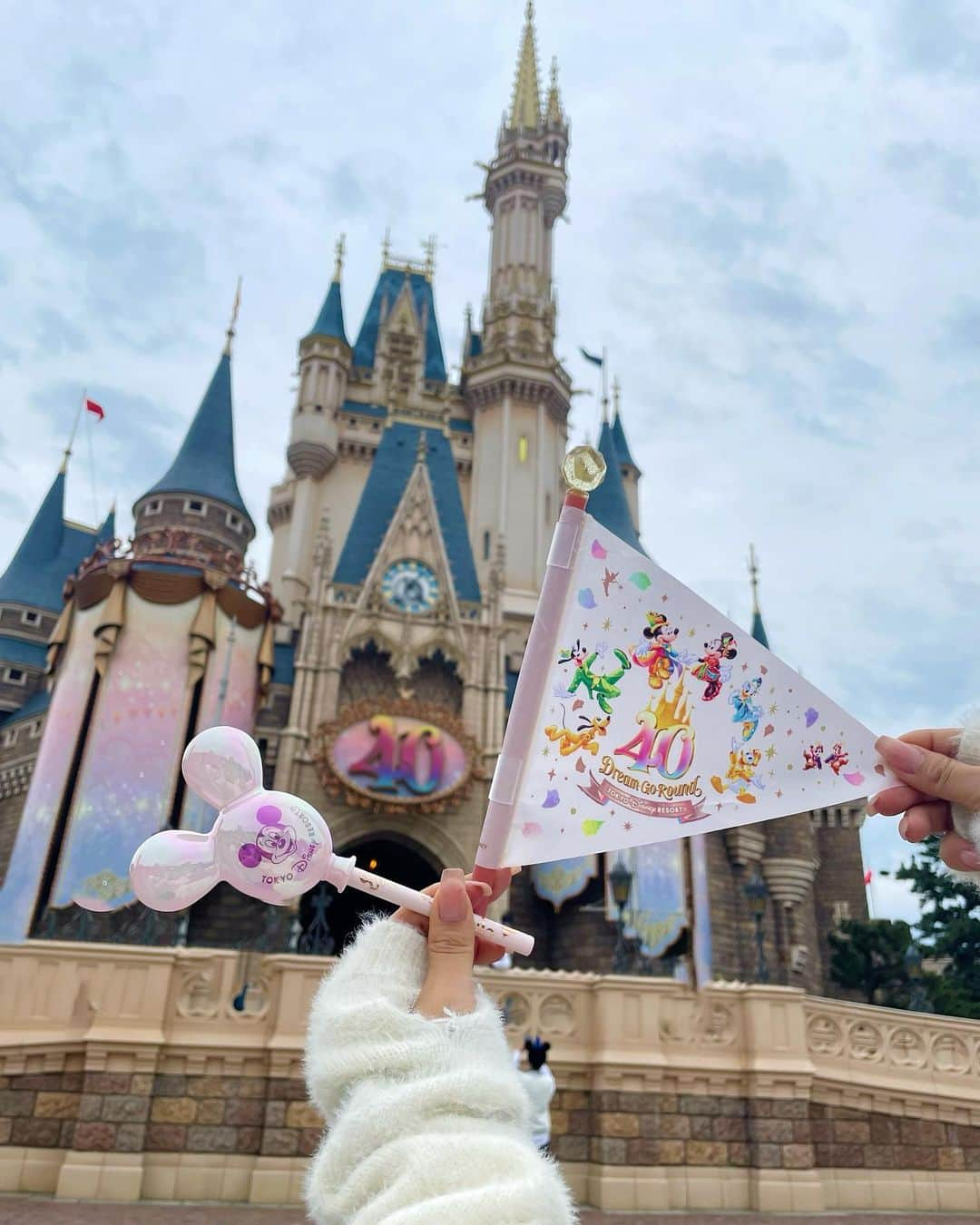 三上悠亜さんのインスタグラム写真 - (三上悠亜Instagram)「40周年🏰🌸  #東京ディズニーランド  #ディズニー40周年」4月14日 22時04分 - yua_mikami