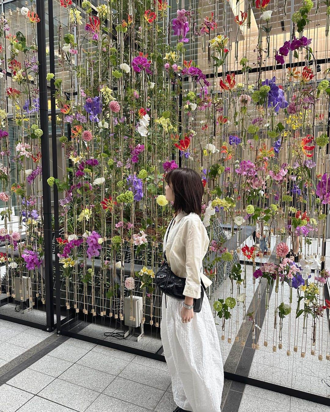 mizukiさんのインスタグラム写真 - (mizukiInstagram)「お花がいっぱい🪻🌼✨ 東京ミッドタウン八重洲のエントランスに広がってるお花の作品たち。 私の好きな蘭もたくさんあって 本当可愛かった、、☺️ ㅤㅤㅤㅤㅤㅤㅤㅤㅤㅤㅤㅤㅤ 東京ミッドタウン八重洲やのロゴを モチーフにした作品もあったり。 写真撮ってる人たくさんいました😊 4/23まで開催されてるみたいなので 是非行ってみてください🫰 ㅤㅤㅤㅤㅤㅤㅤㅤㅤㅤㅤㅤㅤ #東京ミッドタウン八重洲#tokyomidtownyaesu#yaesuflowergreeting#pr」4月14日 21時56分 - mizukidrop