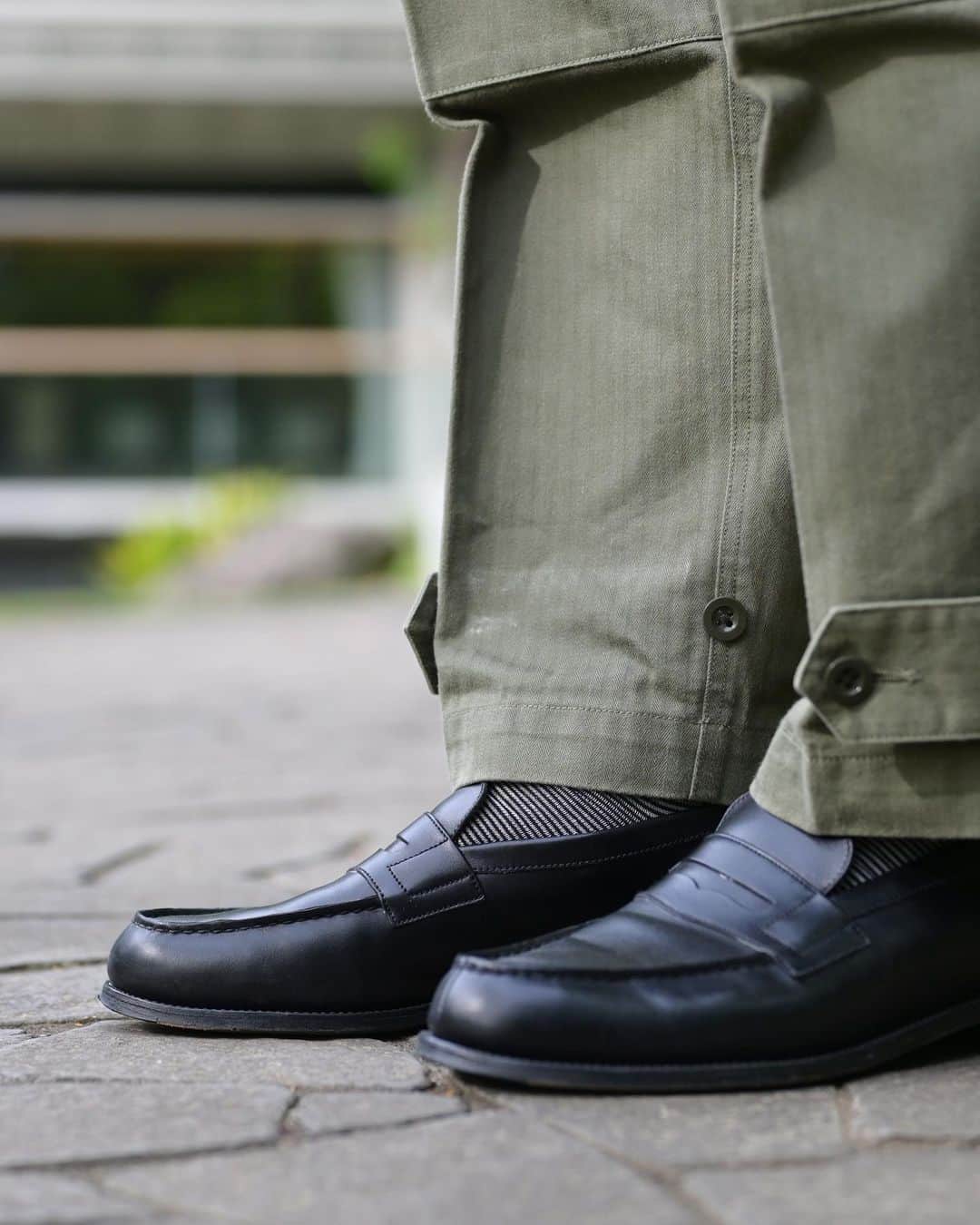 Shuhei Nishiguchiさんのインスタグラム写真 - (Shuhei NishiguchiInstagram)「"Classic,Vintage Casual Friday◀︎◀︎◀︎8pic クラシック、ヴィンテージ、いつもどおりの自分らしいスタイリングで。  【ITEM】 Chore Jacket： @cinquanta_official  Trucker Jacket： @levis 70506 Shirt： @poloralphlauren  Scarf： vintage silk Trousers： @tangent.clothing_official  Shoes： @jmwestonofficial  Watch： @rolex 70's Jewerly： @bunneyofficial   #beamsf #classicmenswear #vintagewatch #mensstreetstyle #mensweardaily #spezzatura #outfitmen」4月14日 22時05分 - shuhei_nishiguchi