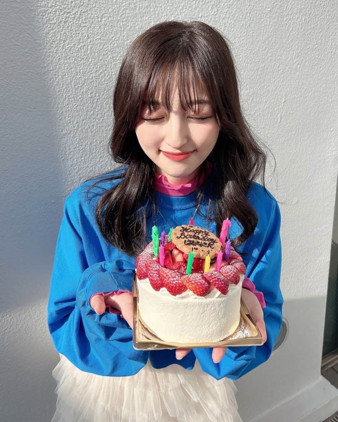 石井陽菜のインスタグラム：「⁡ ⁡ ⁡現場でお誕生日を迎えられて嬉しかったです✨ ⁡ ⁡ 映画よろしくお願いします〜 久しぶりの映像で緊張したけど楽しかったです🗣️💐 ⁡ #新メン #元メン」